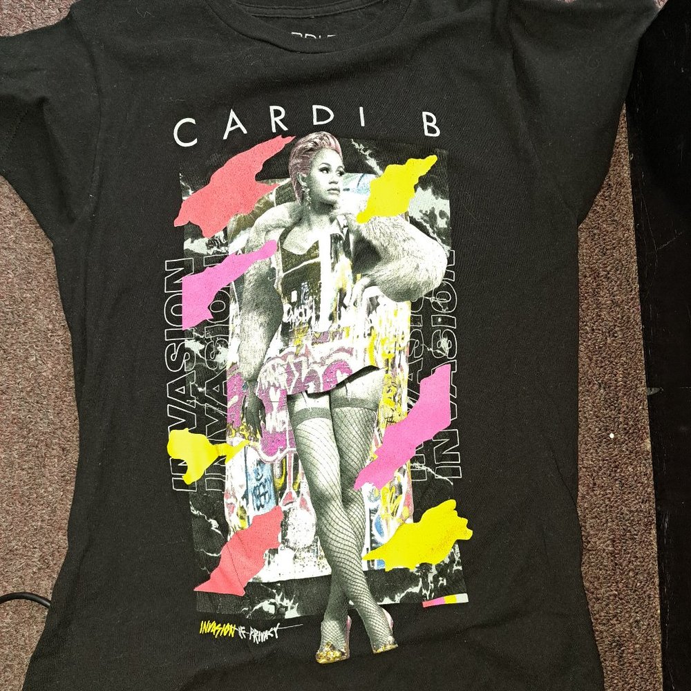 CARDI B MEN'S T-SHIRT (VERY GOOD CONDITION) (EXCELLENT PRICE)